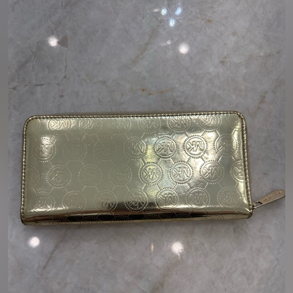 Michael Kors Metallic Gold leather zip wallet - Picture 2 of 7